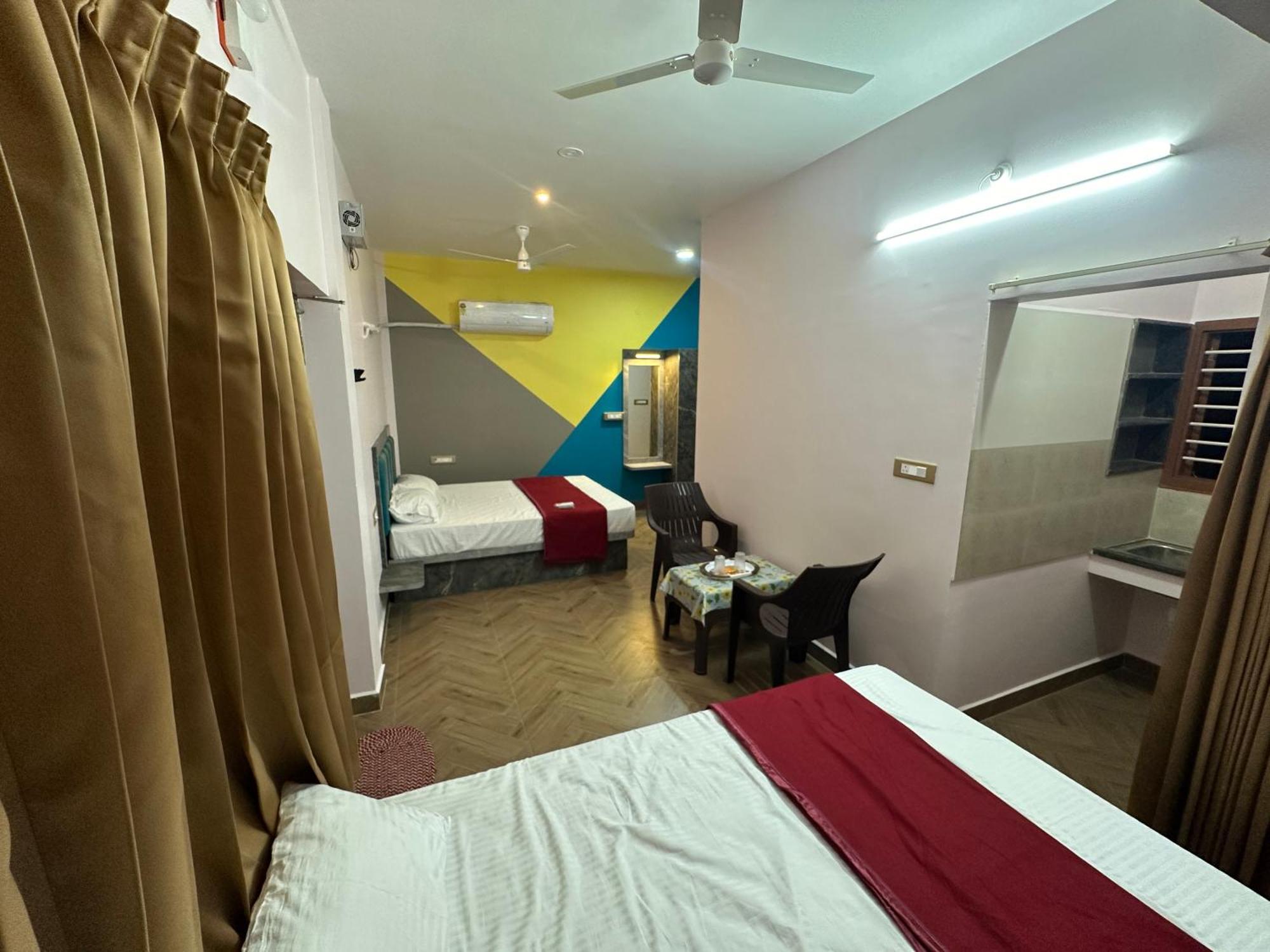 Om Lingeswaran Home Stay Tiruvannāmalai Esterno foto