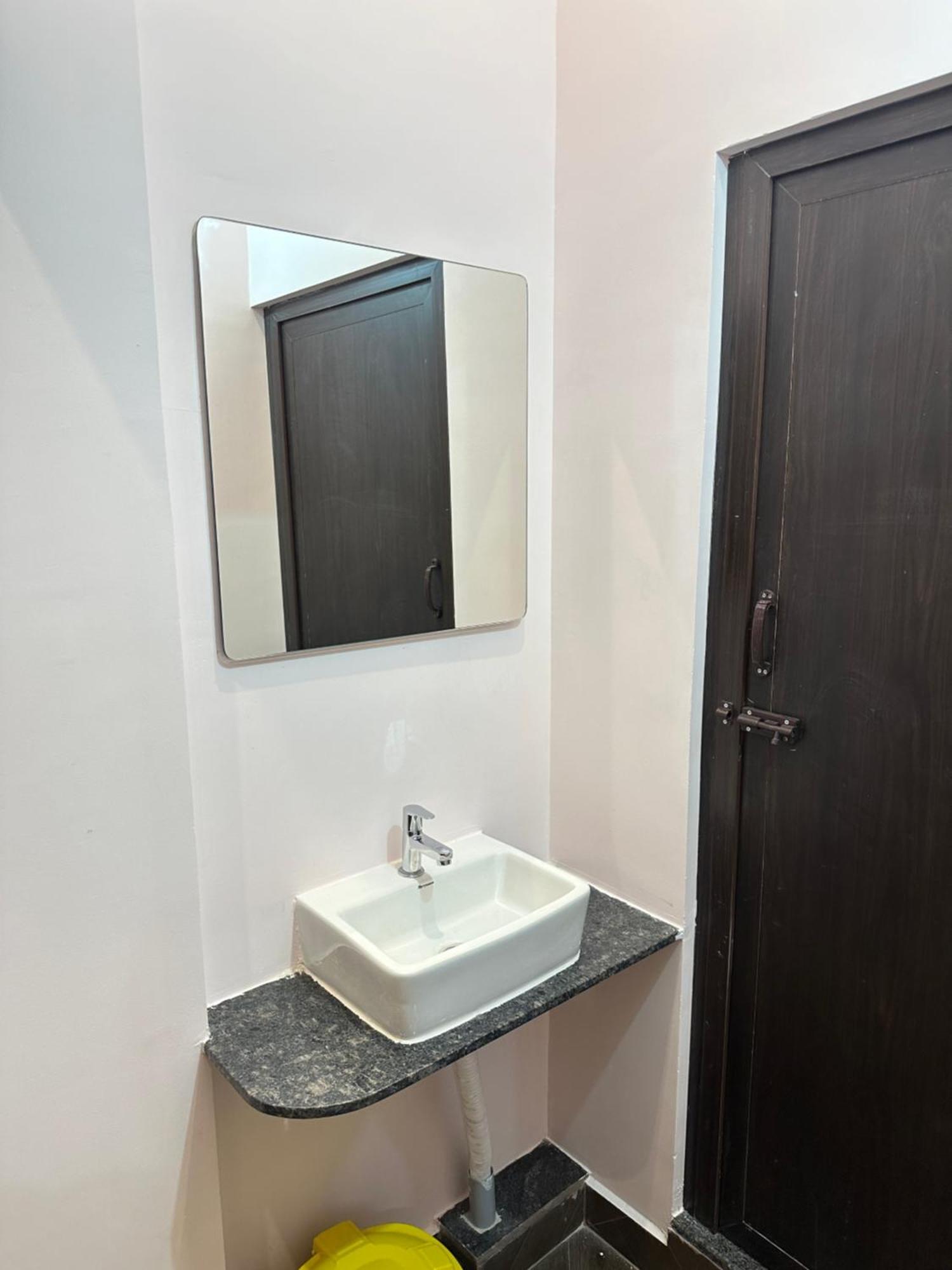 Om Lingeswaran Home Stay Tiruvannāmalai Esterno foto