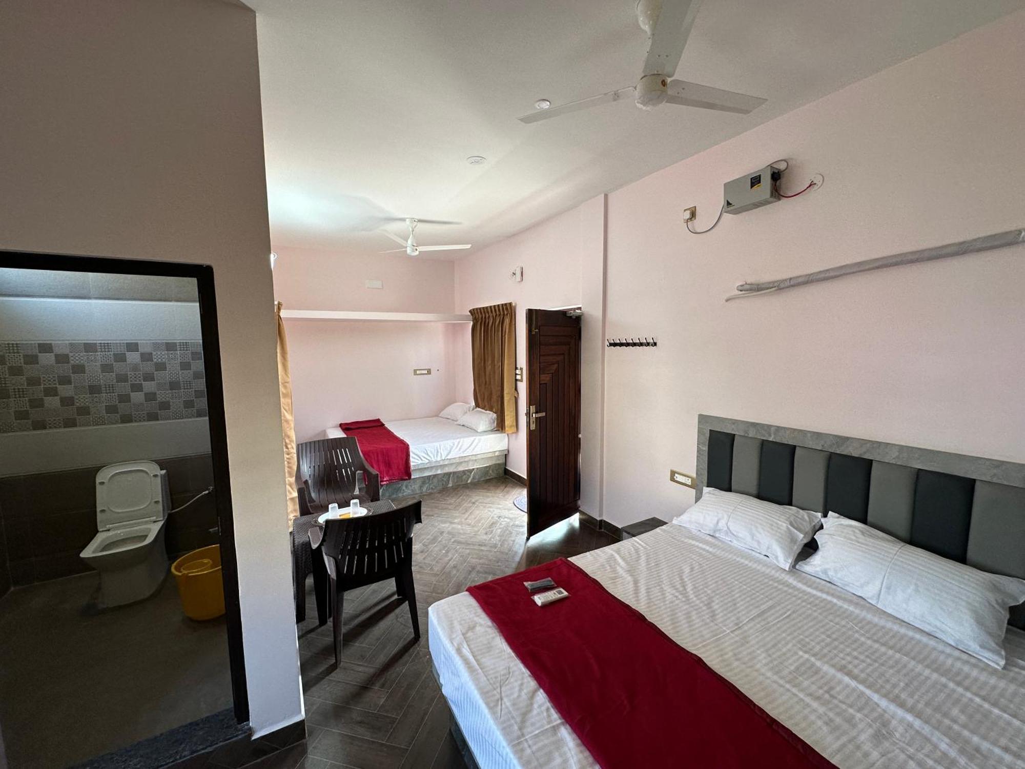 Om Lingeswaran Home Stay Tiruvannāmalai Esterno foto