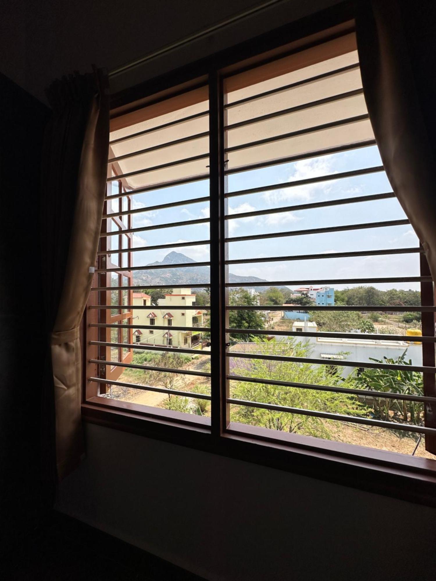 Om Lingeswaran Home Stay Tiruvannāmalai Esterno foto
