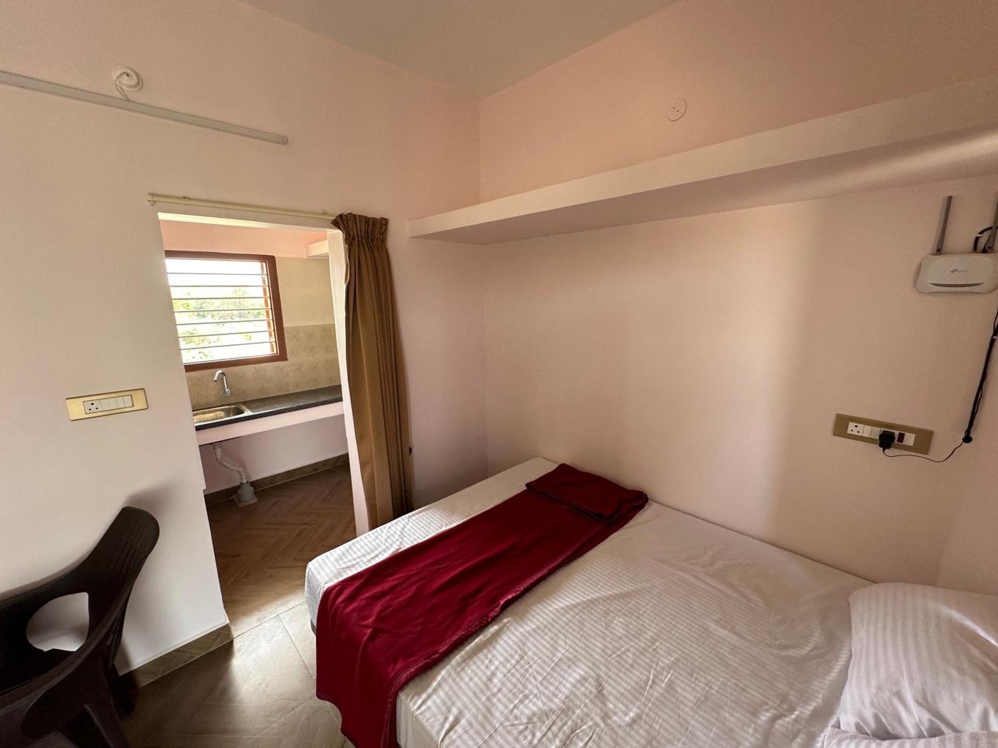 Om Lingeswaran Home Stay Tiruvannāmalai Esterno foto