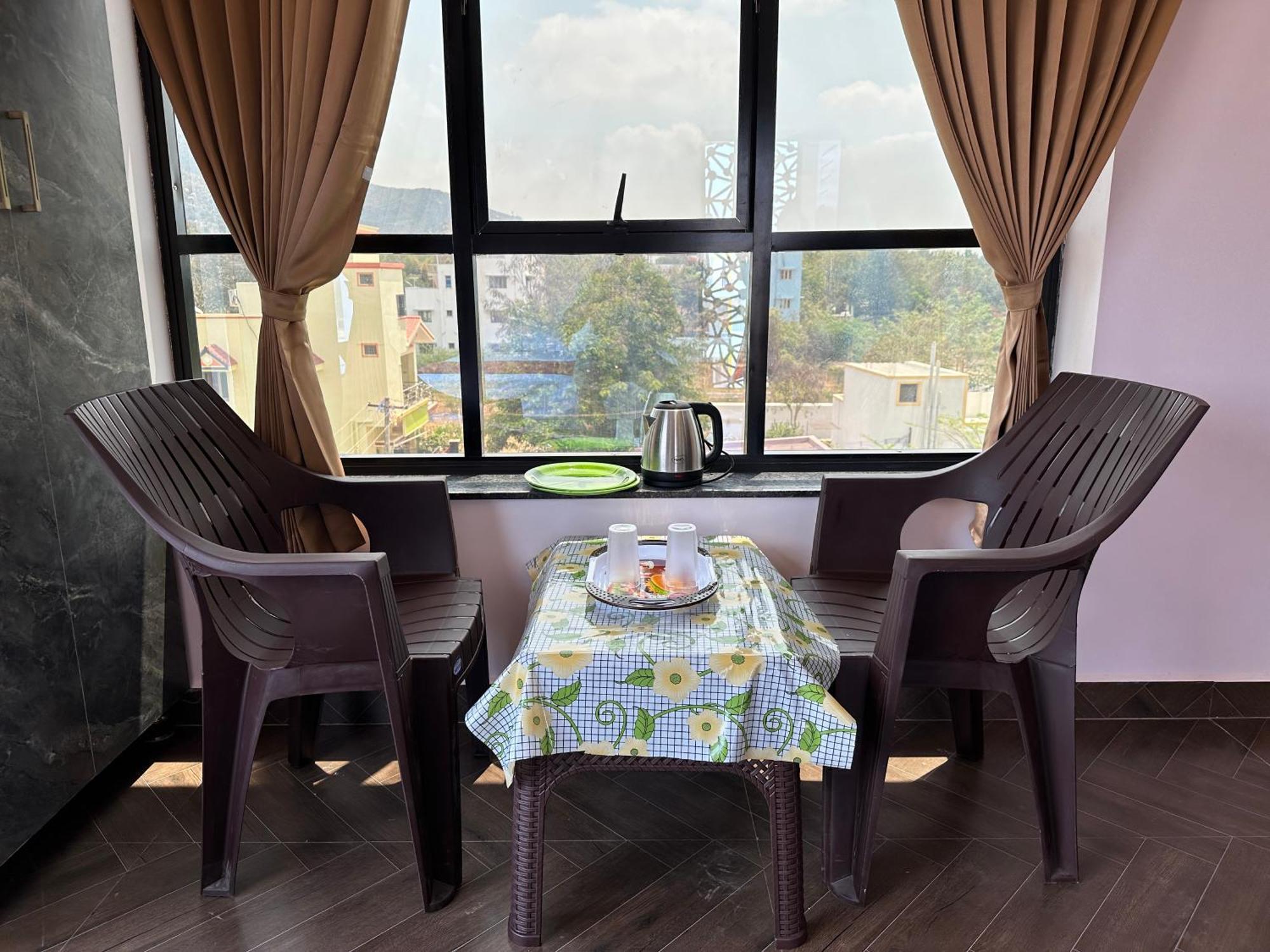Om Lingeswaran Home Stay Tiruvannāmalai Esterno foto