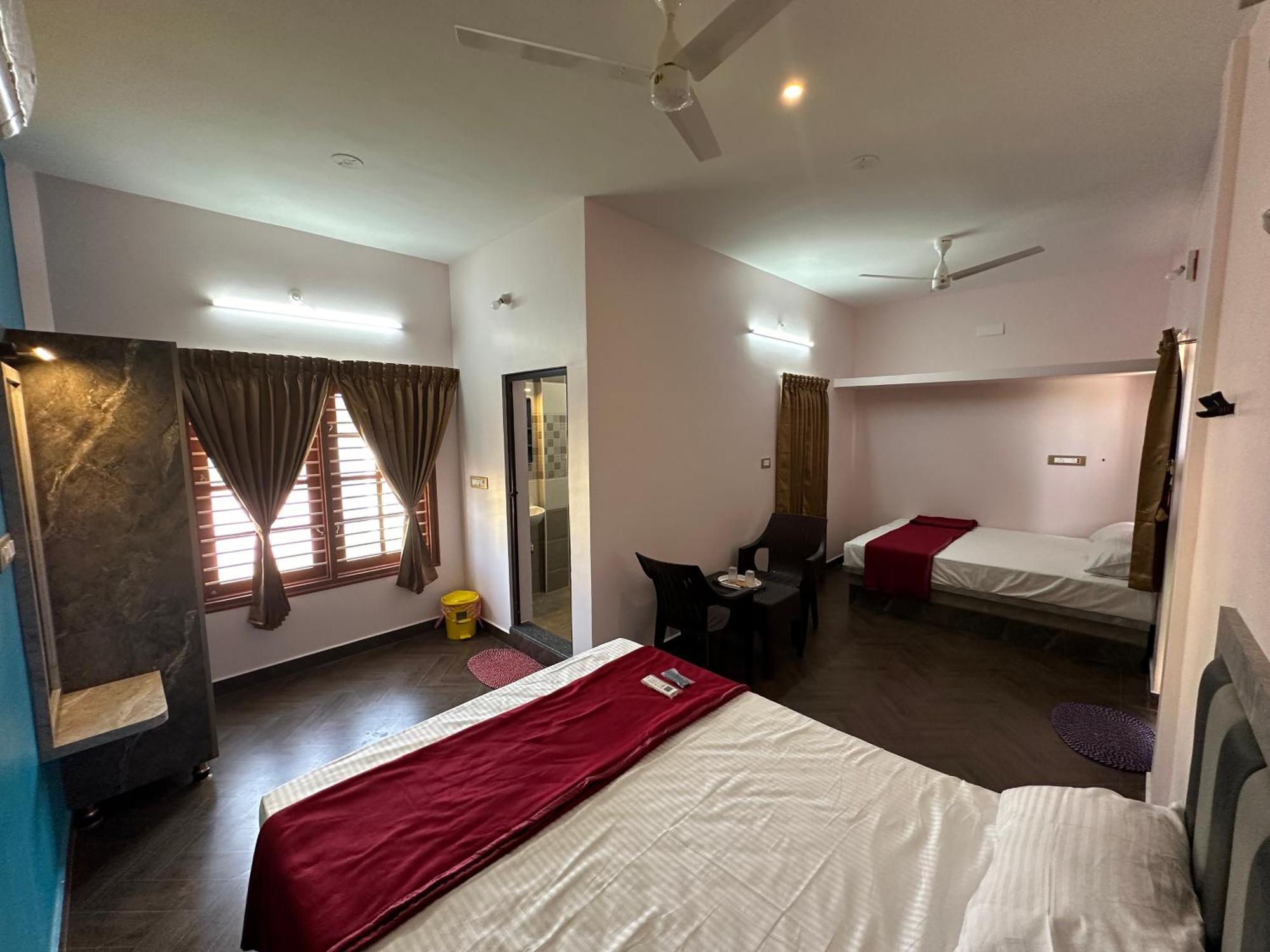 Om Lingeswaran Home Stay Tiruvannāmalai Esterno foto