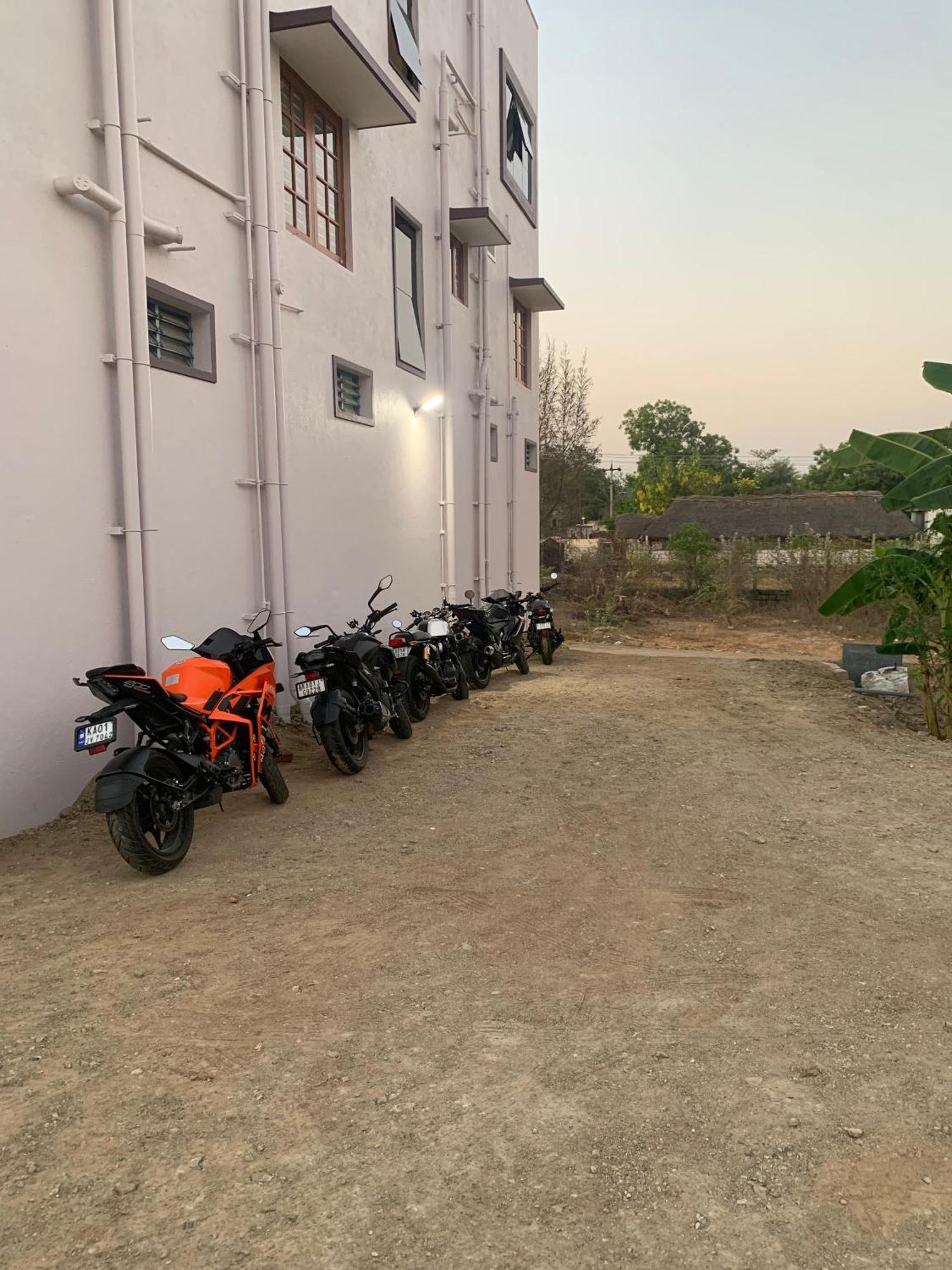 Om Lingeswaran Home Stay Tiruvannāmalai Esterno foto