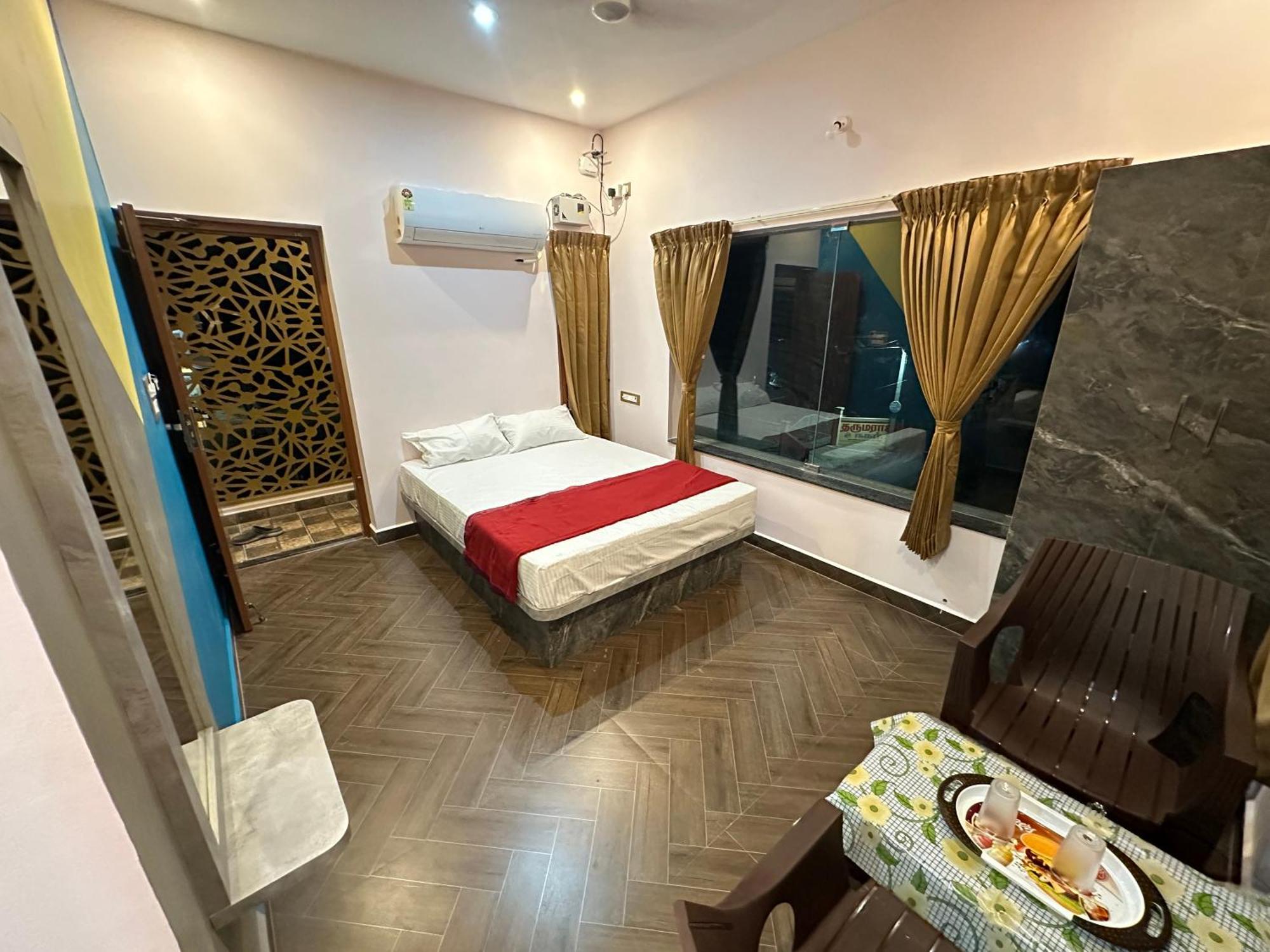 Om Lingeswaran Home Stay Tiruvannāmalai Esterno foto