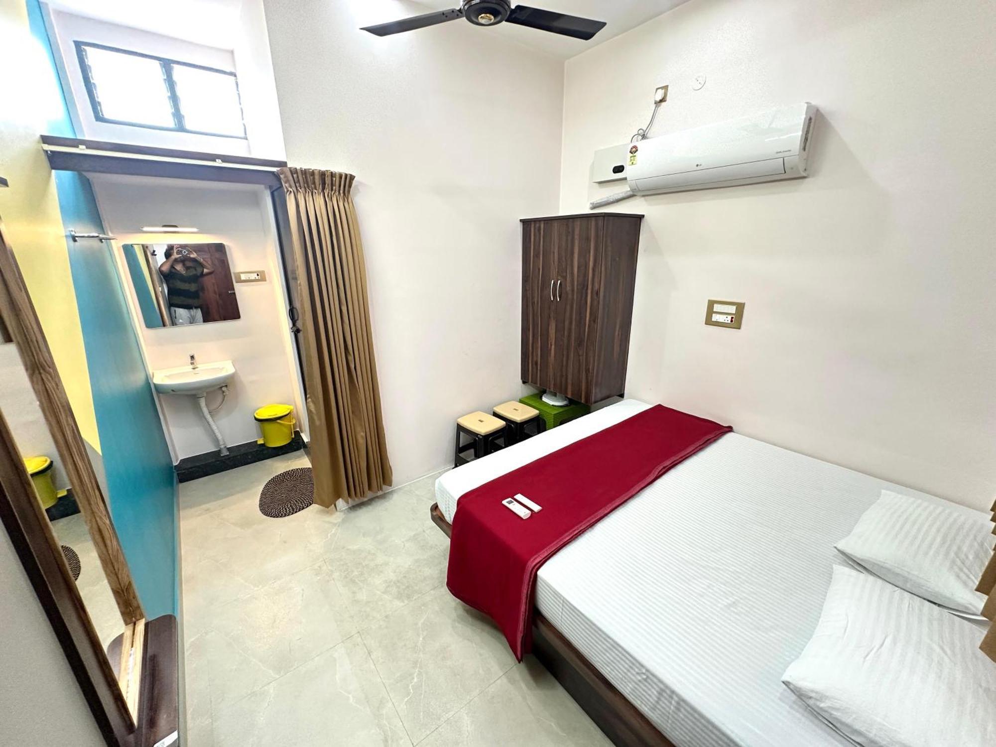Om Lingeswaran Home Stay Tiruvannāmalai Esterno foto