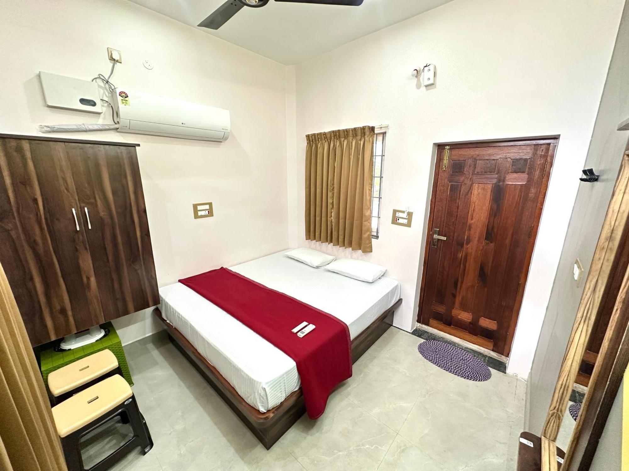Om Lingeswaran Home Stay Tiruvannāmalai Esterno foto